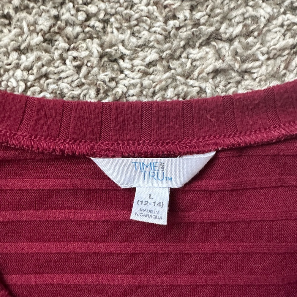 Time And Tru Woman’s Ribbed Hacci Knit V-Neck To With Long Sleeves - Picture 4 of 4